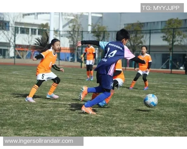 6月上海足球明星齐聚一堂展现风采助力城市体育发展与青少年培养