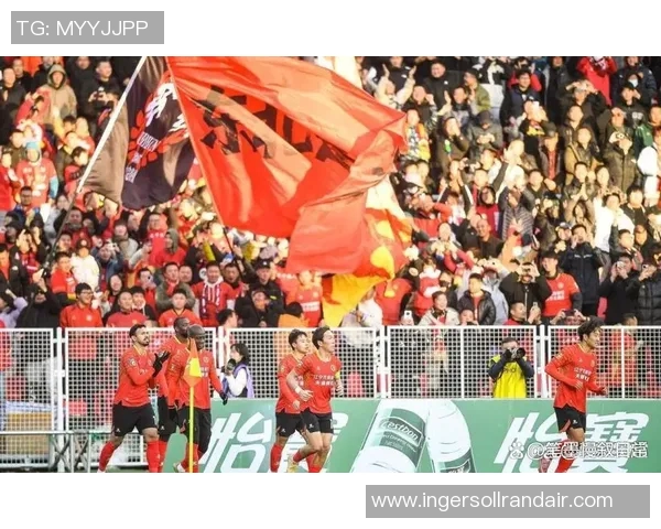 巴西足球明星加盟中国联赛引发热议助力中超发展